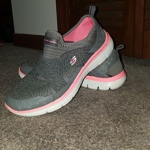 Gently used Sketchers Memory foam sneakers!